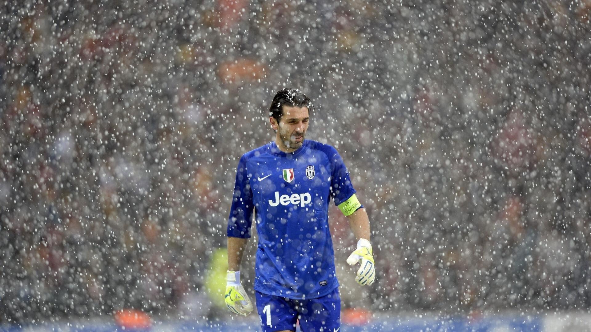 纳达尔鏖战五盘险胜德约科维奇，第15次挺进法网四强